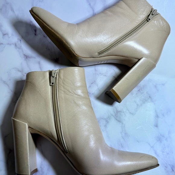 ❗️Last Chance❗️Stuart Weitzman Pure Beige Pointy Toe Bootie - Bambina - Picture 4 of 10